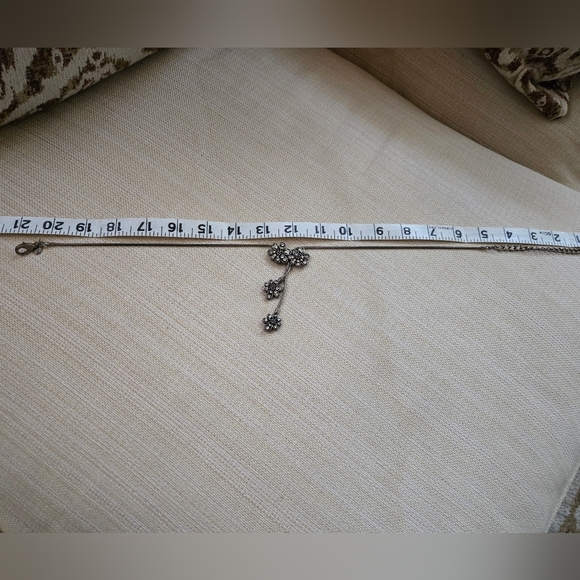 Necklace with Rhinestone Flowers Chicos Silver Tone Sparkly Dangly Layering - Picture 8 of 9